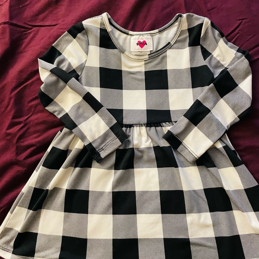 2T. Black, gray, white